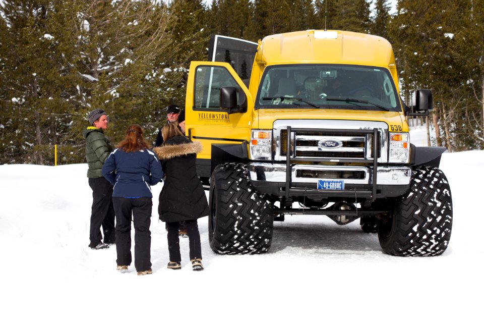 Snowcoach tour departing Canyon VEC