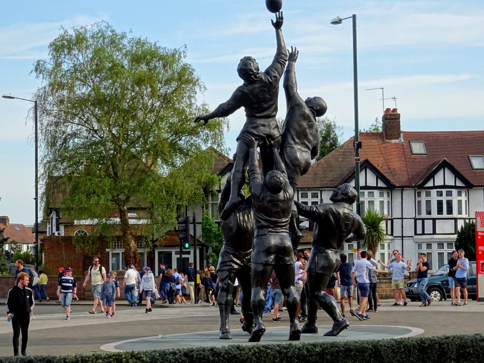 TWICKENAHM RUGBY STATUE