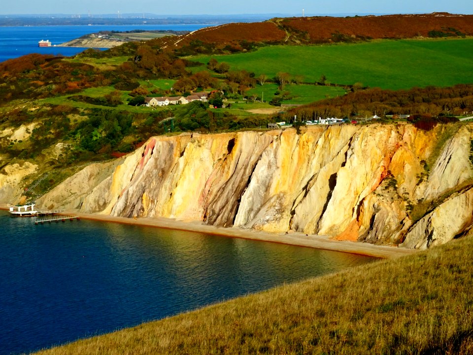Alum Bay Isle of Wight The home to multicoloured sands. 🐅😀