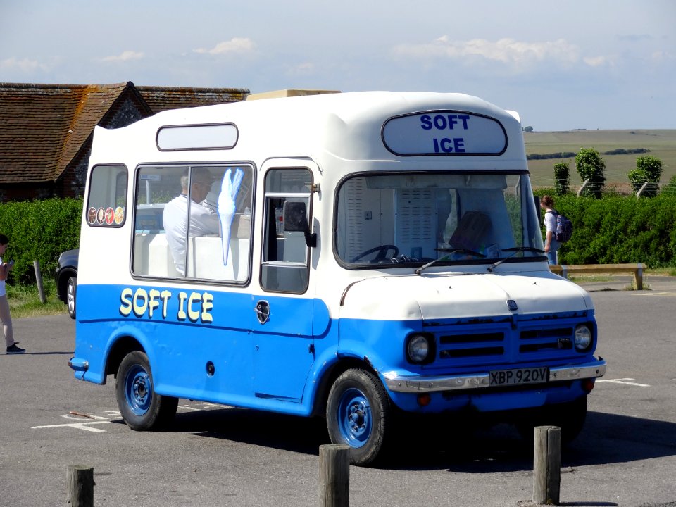 XBP920V BEDFORD FROZEN PUDDING WAGON