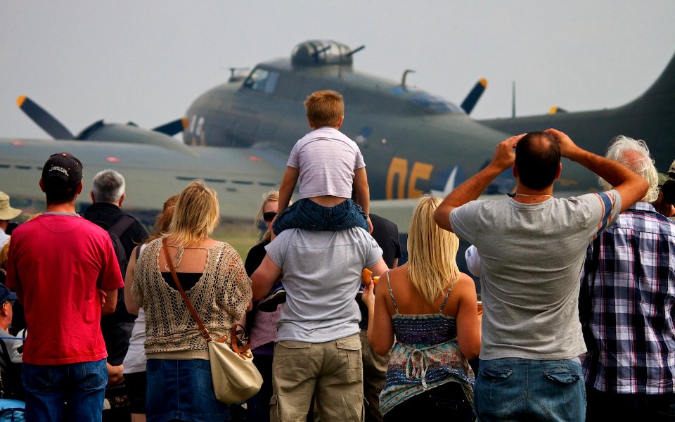 Duxford - Sally-B B-17 Startup