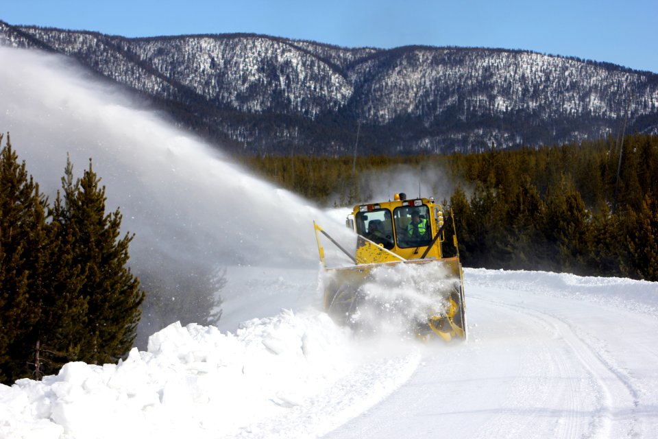 Clearing Old Faithful to Madison Road (image #1839)