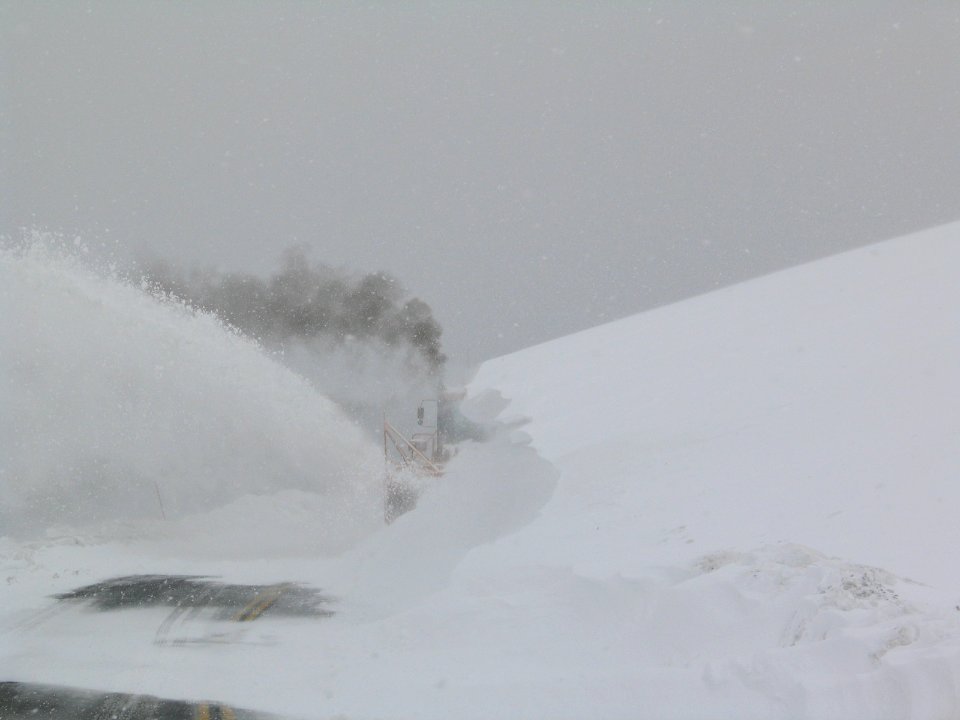 Blowing the drifts out of Hayden Valley (4)