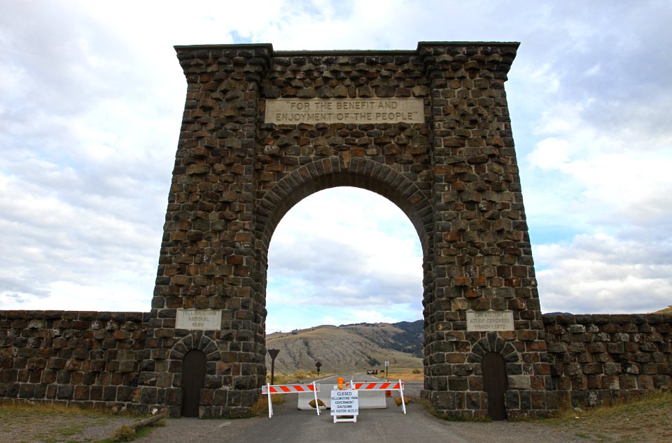 Roosevelt Arch during government shutdown