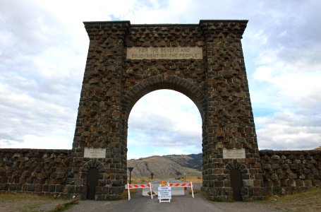 Roosevelt Arch during government shutdown
