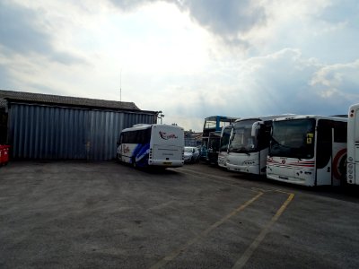 A set of photos of the last weeks of New Enterprise Coaches running from their Tonbridge Home since 1974. In a few weeks time they move to the new Arriva Depot in Kingstanding Way Tunbridge Wells. At the moment only 3 coach drivers are moving to Tunbridge