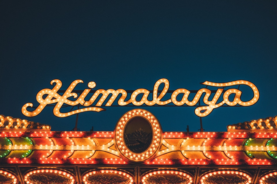 Lettering fun fair entertainment