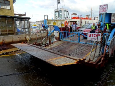 COWES to East COWES chain ferry, Floating Bridge.