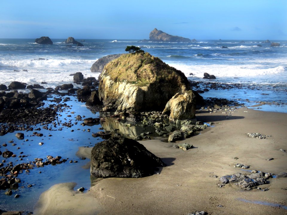 010 - BATTERY POINT LIGHTHOUSE & PEBBLE BEACH DRIVE (1-7-2021) crescent city, del norte co, ca -30