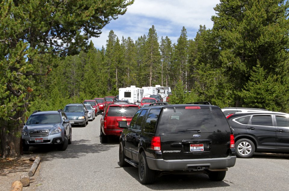 Full parking lot at Midway Geyser Basin 5795