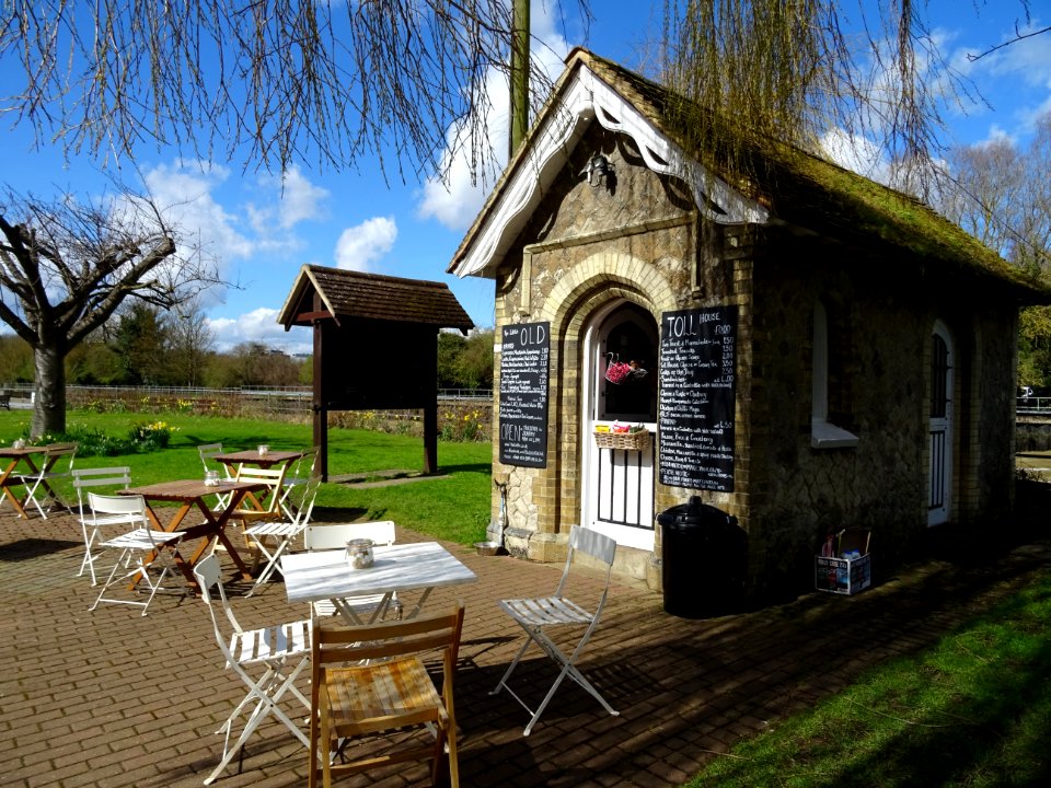 The Little Old Toll House Summer Mode. Allington Lock