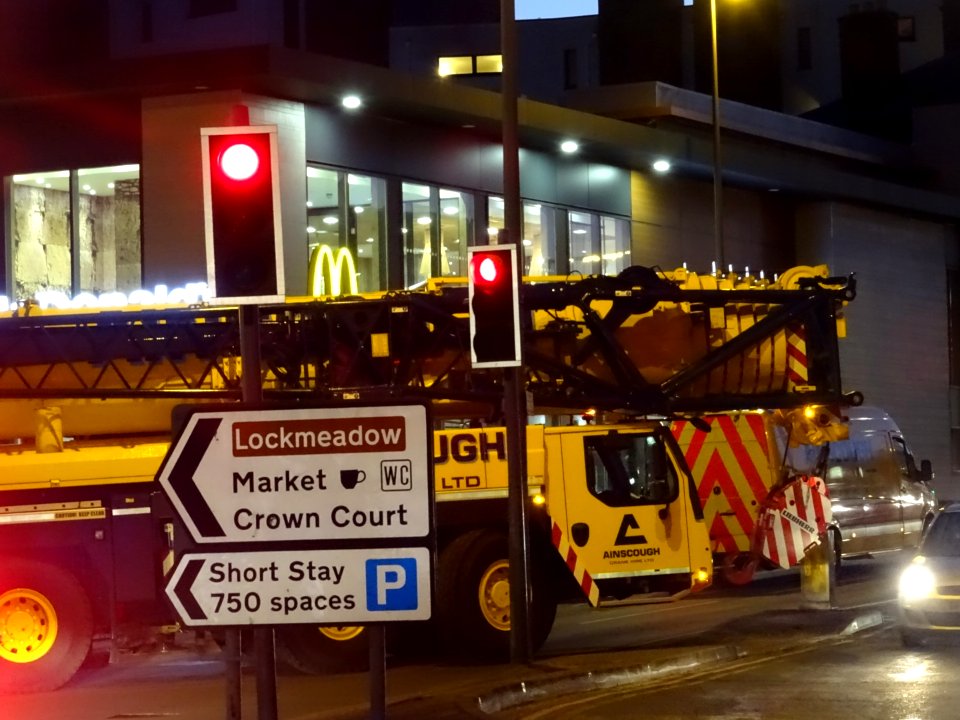 ROAD CLOSED IN MAIDSTONE CRANE STUCK MAKING TIGHT TURN!