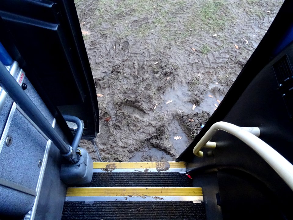 Please wipe your feet before getting on the coach.