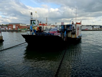 COWES to East COWES chain ferry, Floating Bridge.