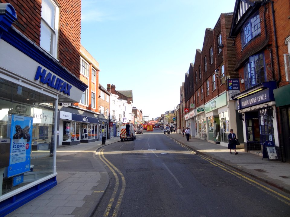HIGH STREET SEVENOAKS KENT SCAFFOLDING HIT BY HGV