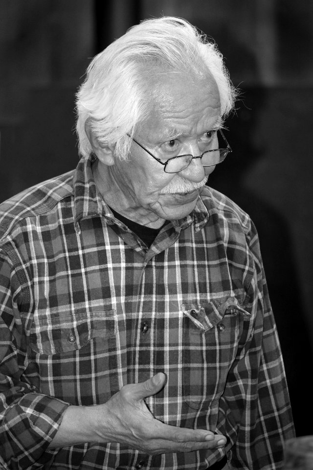 10 - AK - KETCHIKAN - Saxman Tlingit Village (49) master totem pole carver BW