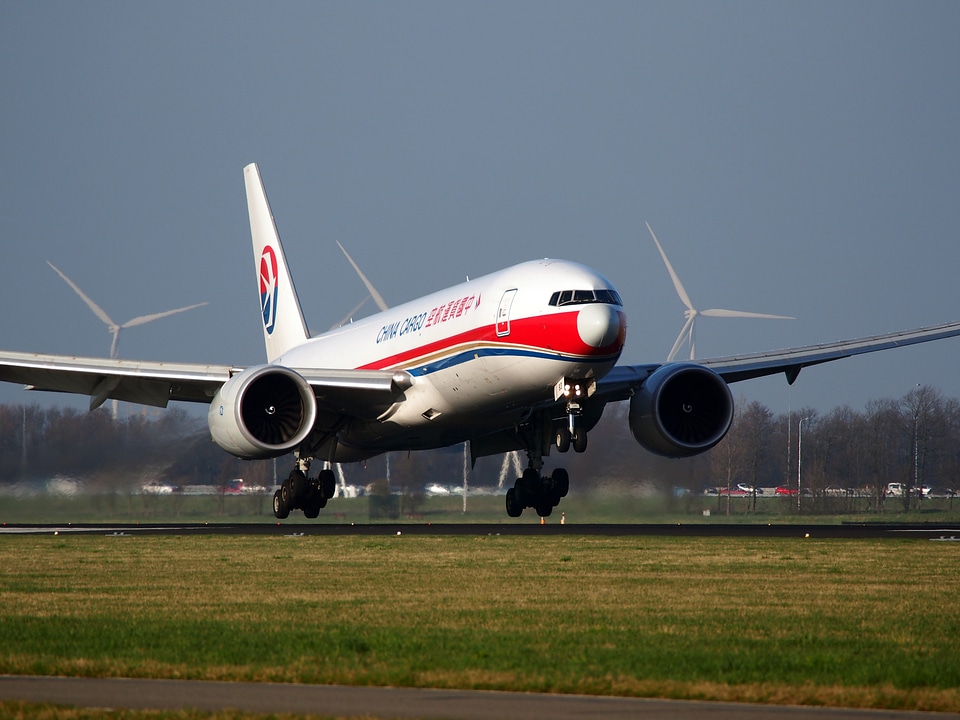 Airplane landing airport
