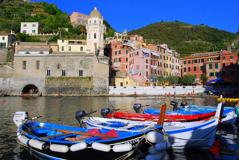 Houses colors sea
