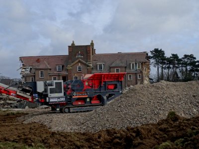DEMOLITION OF MAIDSTONE HOSPITAL NURSES HOME. THE BUILDING DATES FROM 1920