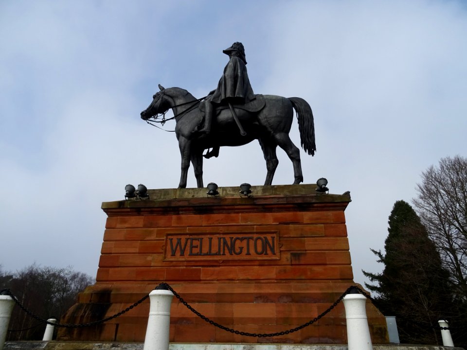 DUKE OF WELLINGTON STATUE ALDERSHOT