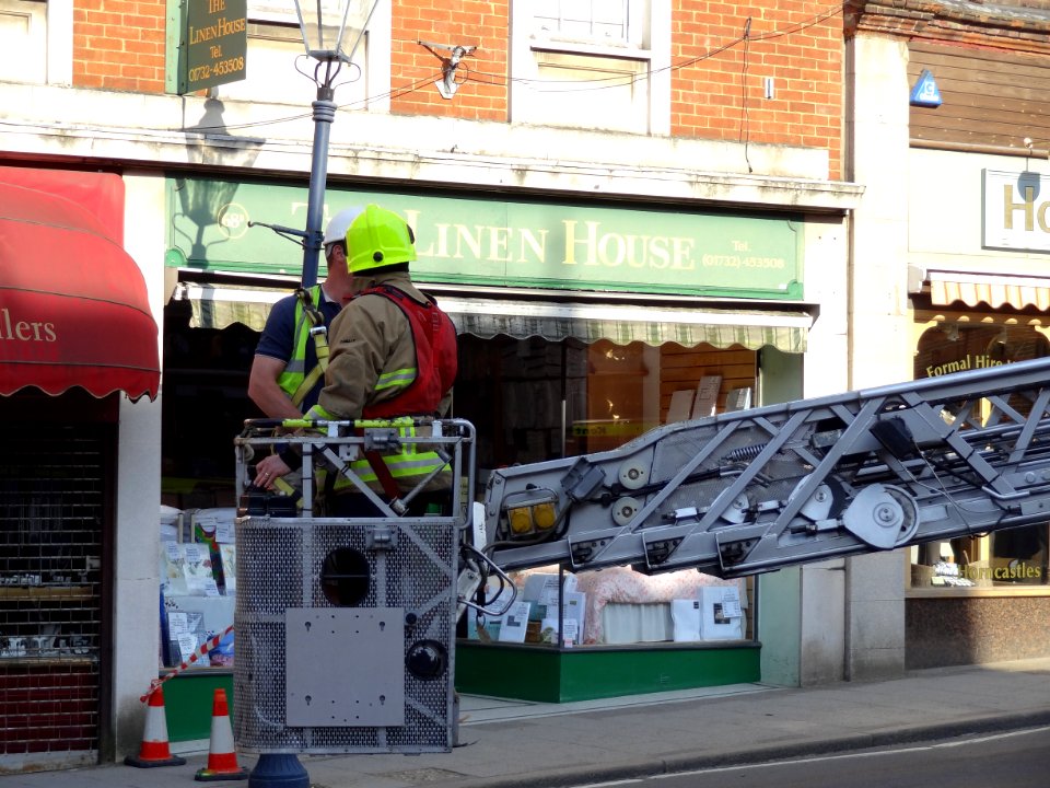HIGH STREET SEVENOAKS KENT SCAFFOLDING HIT BY HGV