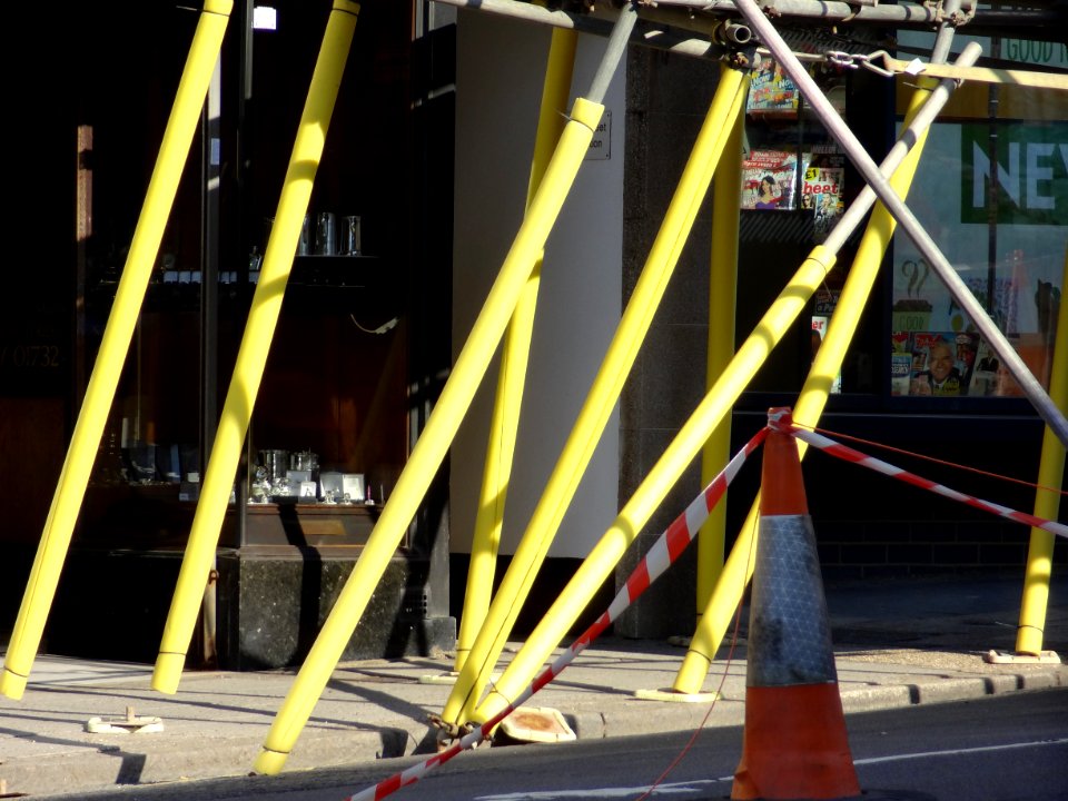 HIGH STREET SEVENOAKS KENT SCAFFOLDING HIT BY HGV