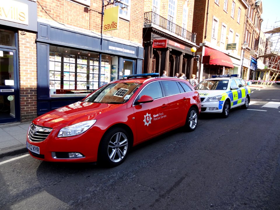 HIGH STREET SEVENOAKS KENT SCAFFOLDING HIT BY HGV