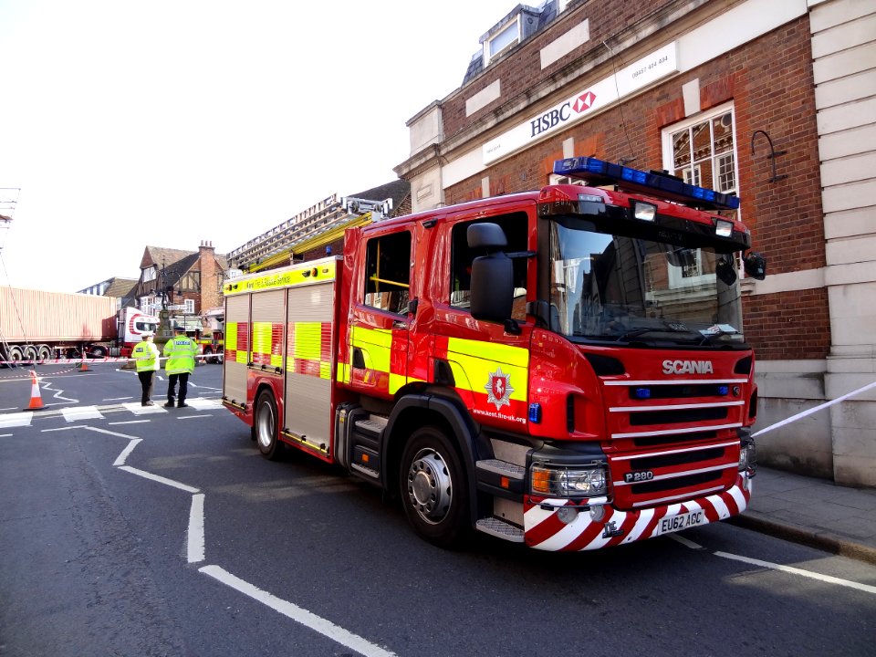 HIGH STREET SEVENOAKS KENT SCAFFOLDING HIT BY HGV