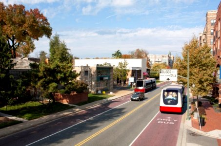 Rendering of Route 7 BRT in Falls Church with curbside bus lanes