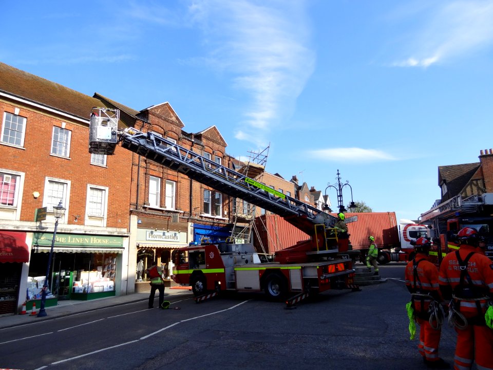 HIGH STREET SEVENOAKS KENT SCAFFOLDING HIT BY HGV