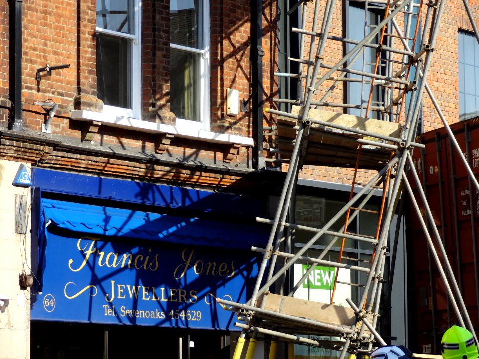 HIGH STREET SEVENOAKS KENT SCAFFOLDING HIT BY HGV