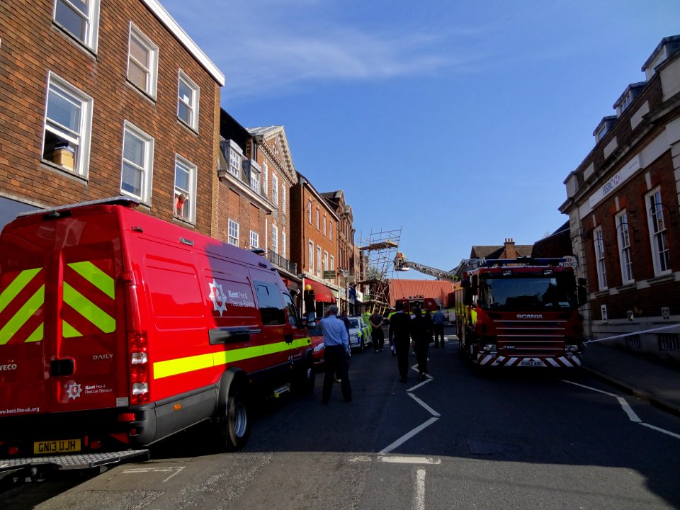 HIGH STREET SEVENOAKS KENT SCAFFOLDING HIT BY HGV