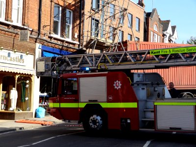 HIGH STREET SEVENOAKS KENT SCAFFOLDING HIT BY HGV