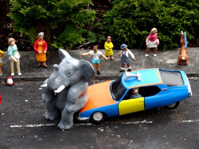 WHAT TIME IS IT WHEN AN ELEPHANT SITS ON YOUR CAR? photo