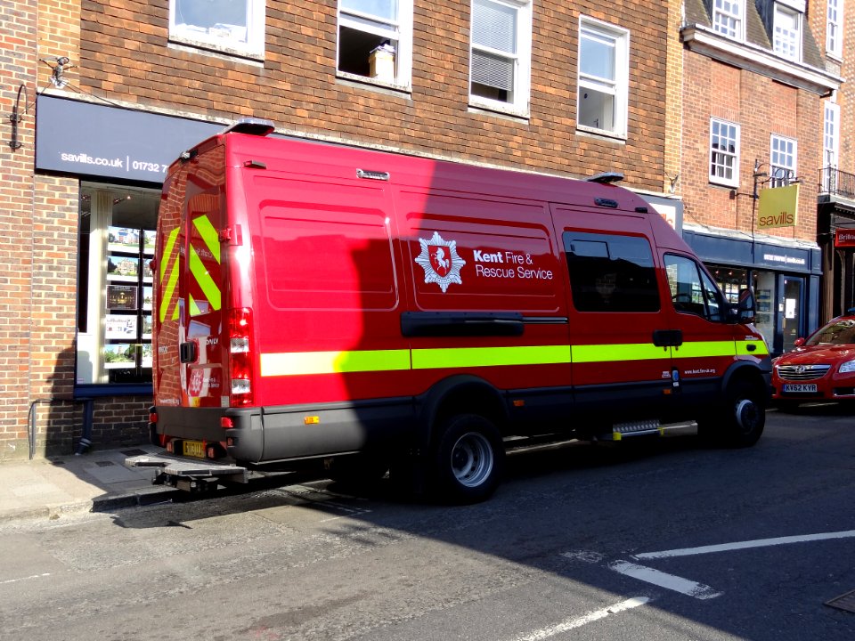 HIGH STREET SEVENOAKS KENT SCAFFOLDING HIT BY HGV