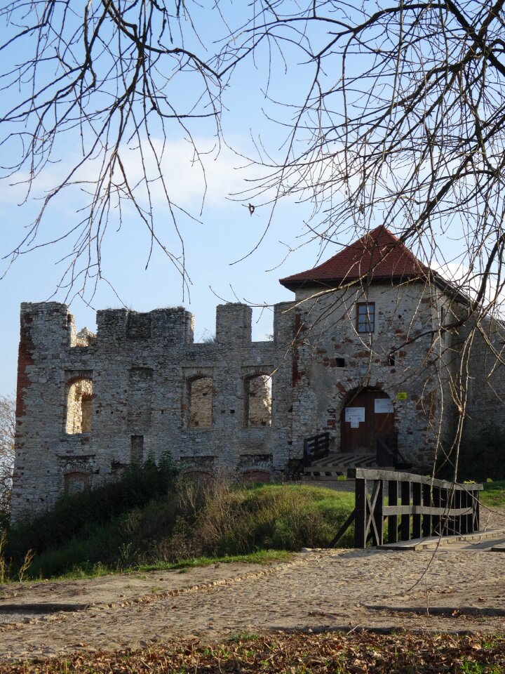 Castle crash monument