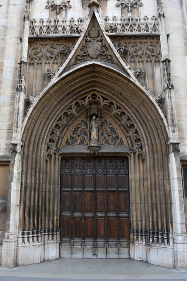 Facade historic building église saint-bonaventure