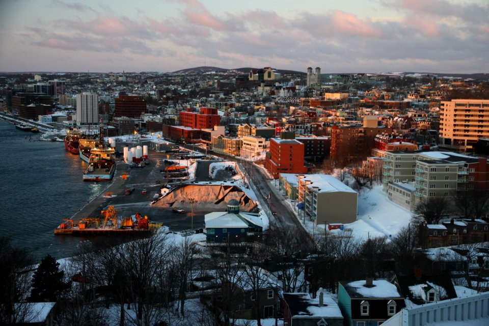 2011 - FEB 12 - 22 - NEWFOUNDLAND -200 St John's, view from the Battery Hotel - a01  (4)