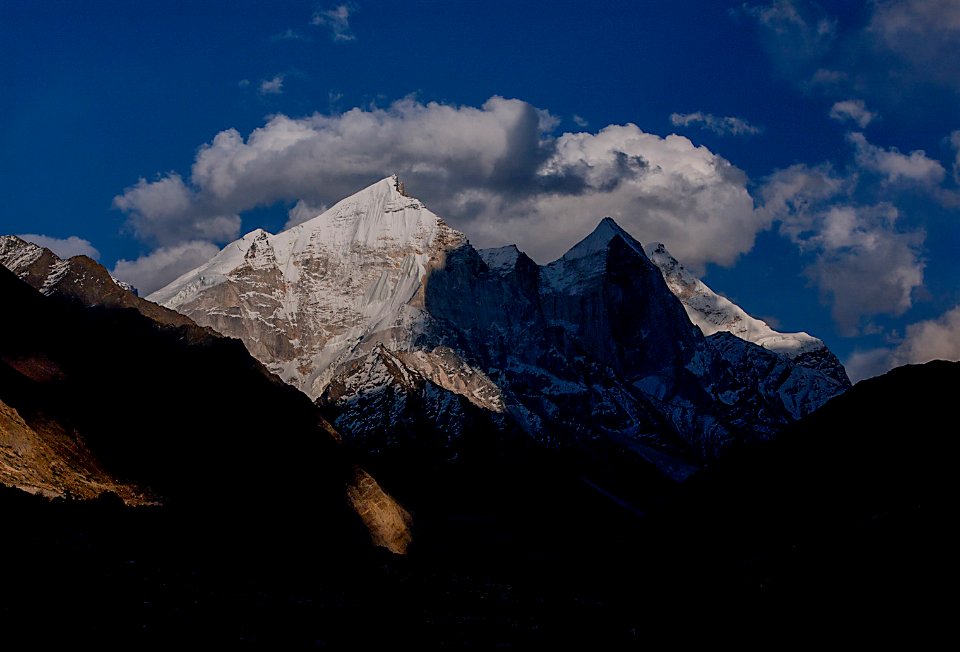 Light Show on Bhagirathi Peaks - 1