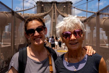mom and siter on brooklyn bridge
