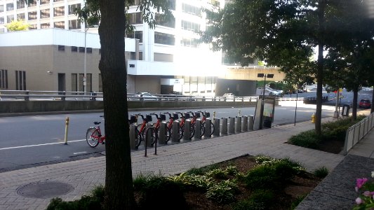 Rosslyn Metro / Wilson Blvd & Ft Myer Dr