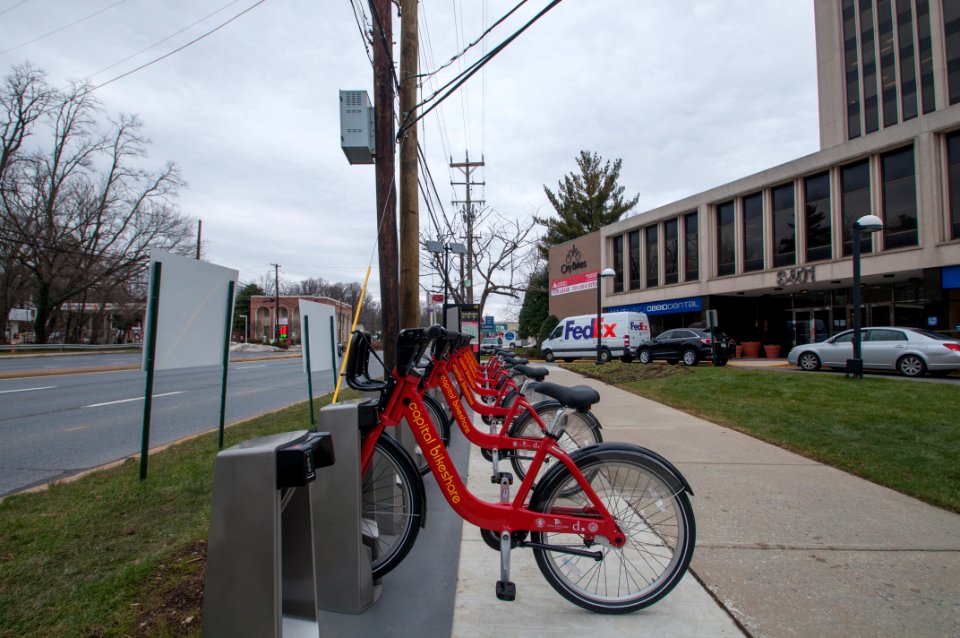 New Station no. 358 Conneticut Ave & Chevy Chase Lake Dr (Chevy Chase)
