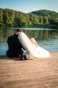 Young couple love para