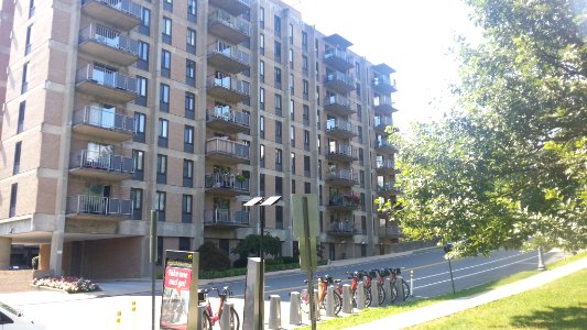 Barton St & 10th St N