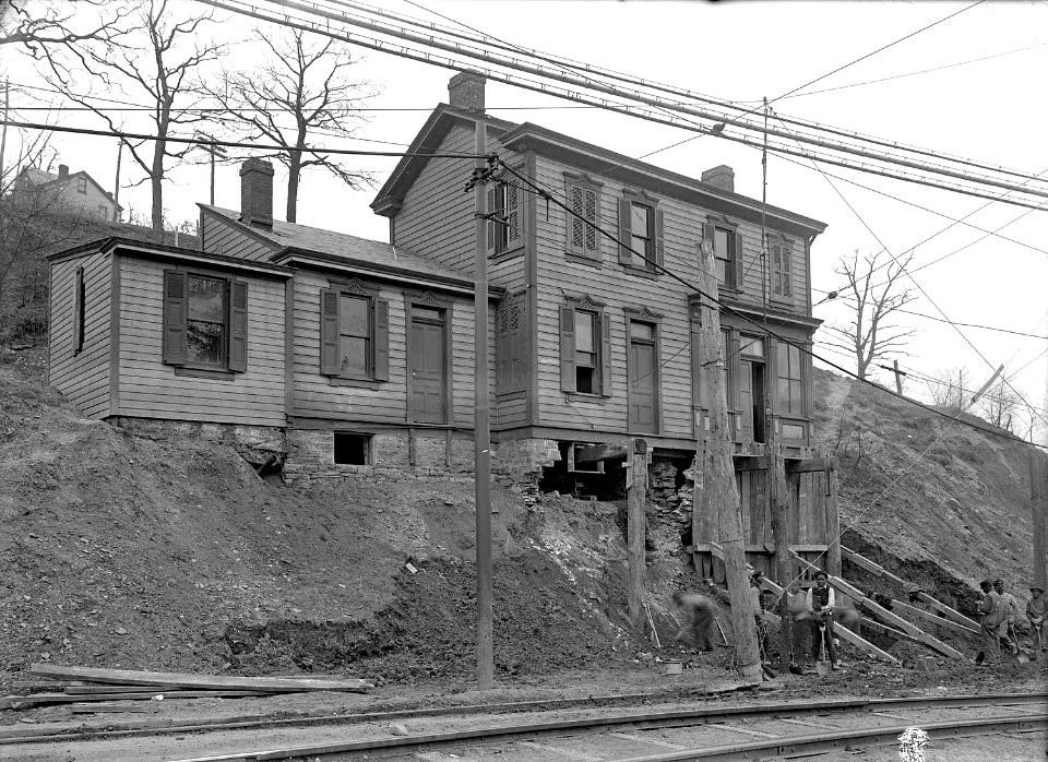 the-Fisher-House-located-on-Warrington-Avenue-1920