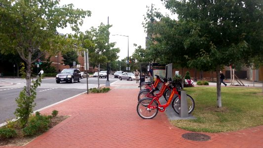 8th & Eye St SE / Barracks Row