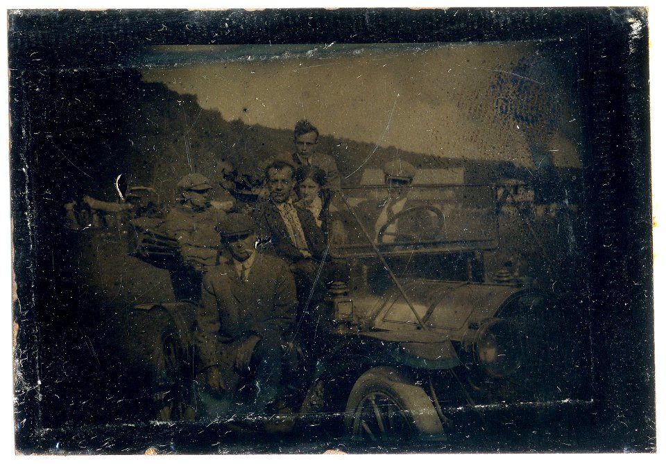 Tintype of group in a 1910 Apperson Jack-Rabbit