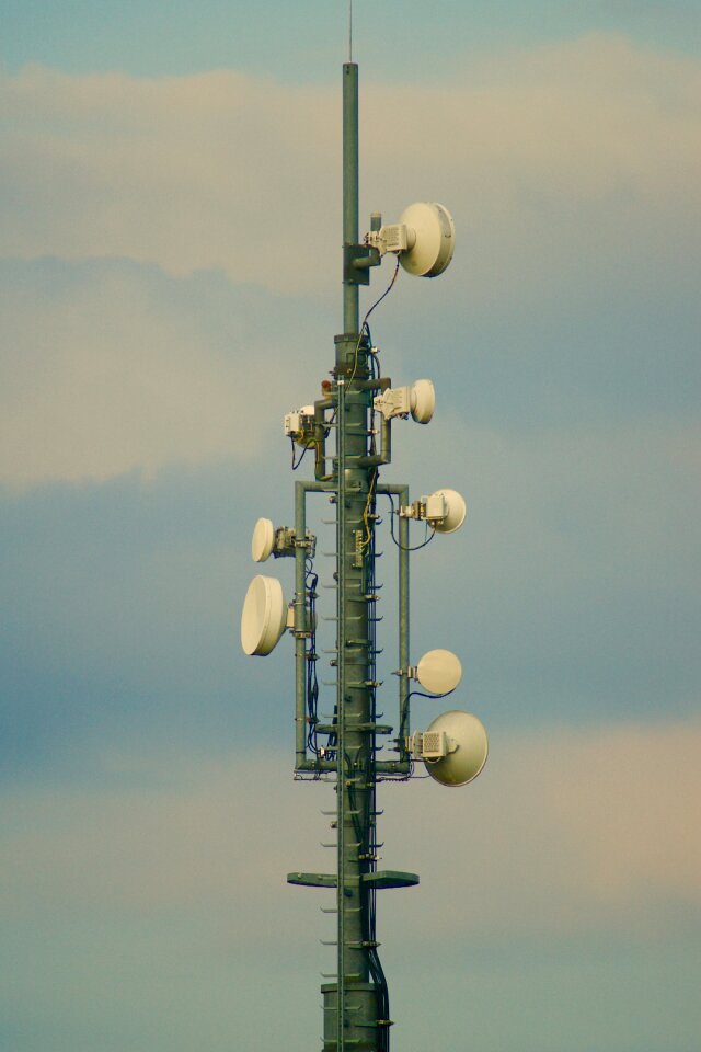 Telecommunications antenna radio