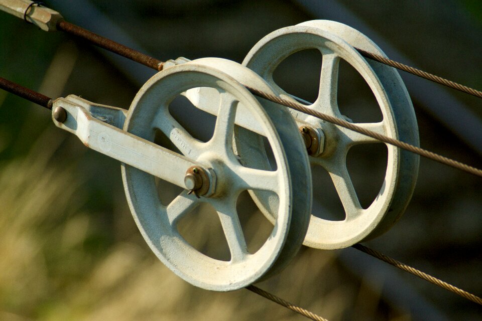 Roll pulleys steel cable