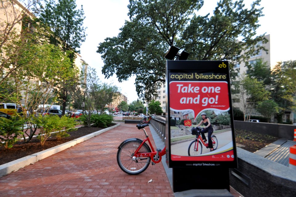 New Hampshire Ave & 24th St NW (no. 325)